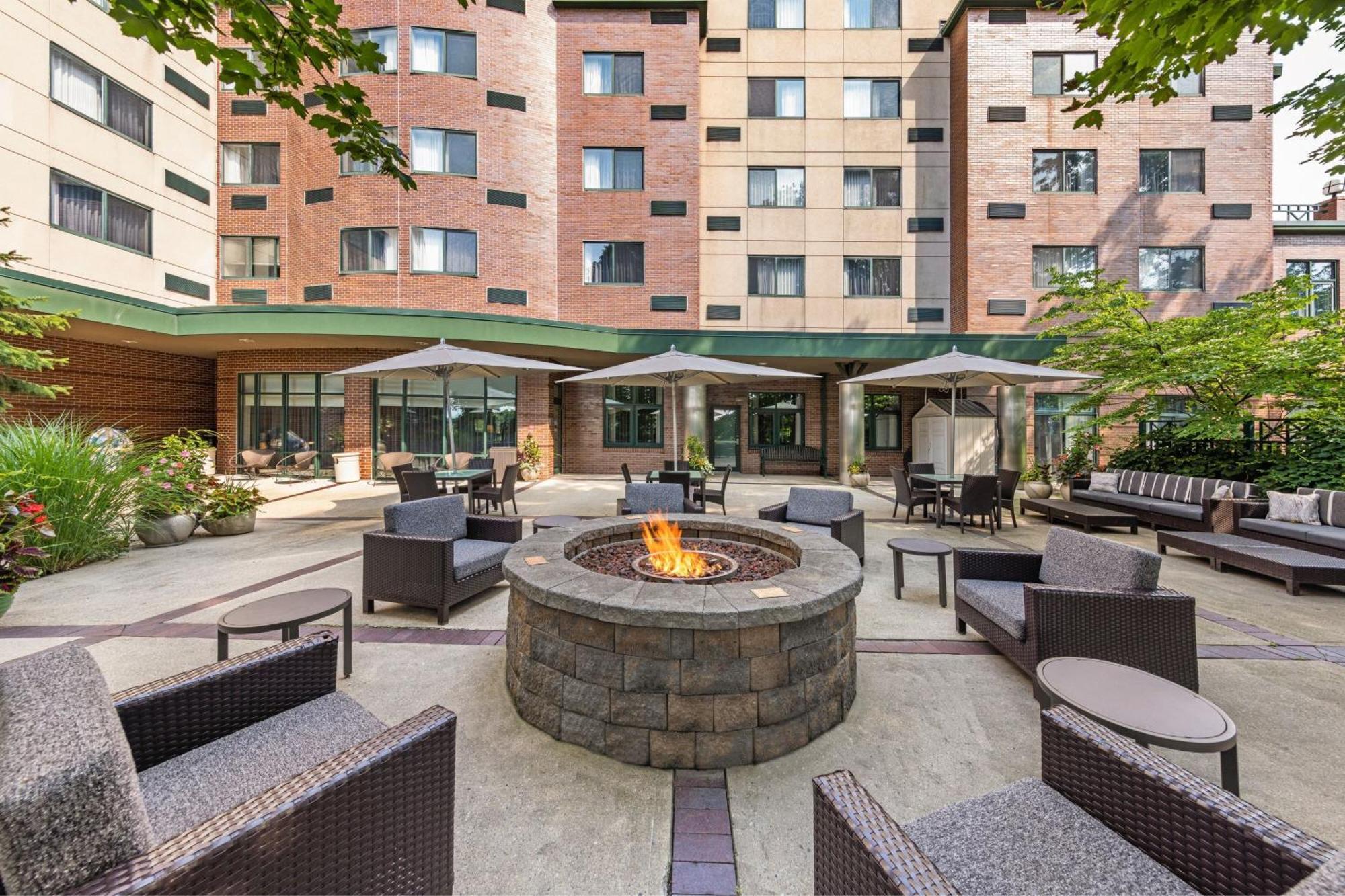 Hotel Courtyard By Marriott Boston Waltham Exterior foto
