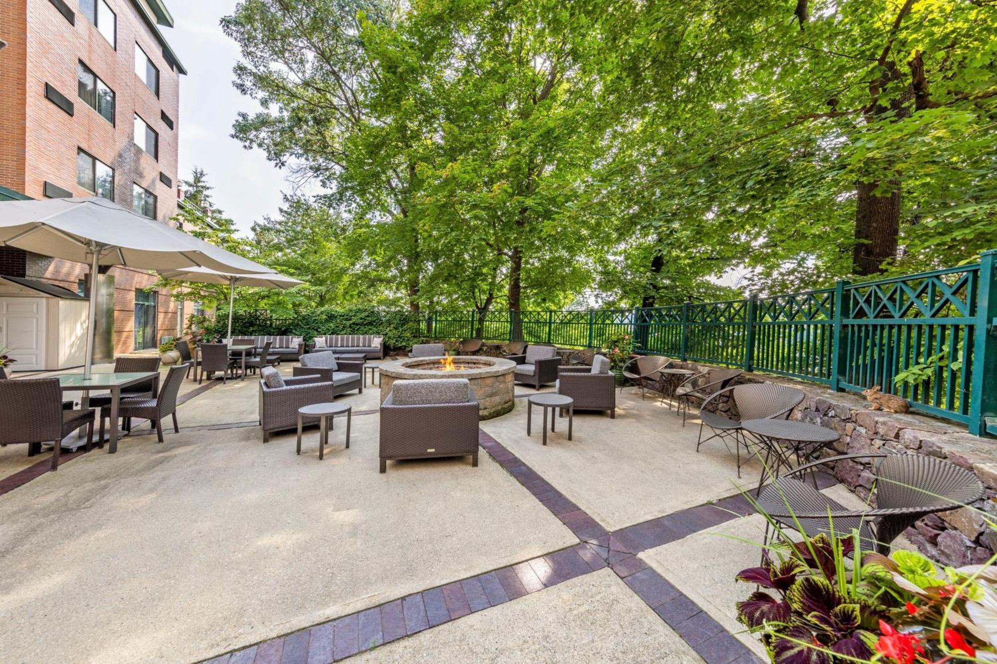 Hotel Courtyard By Marriott Boston Waltham Exterior foto