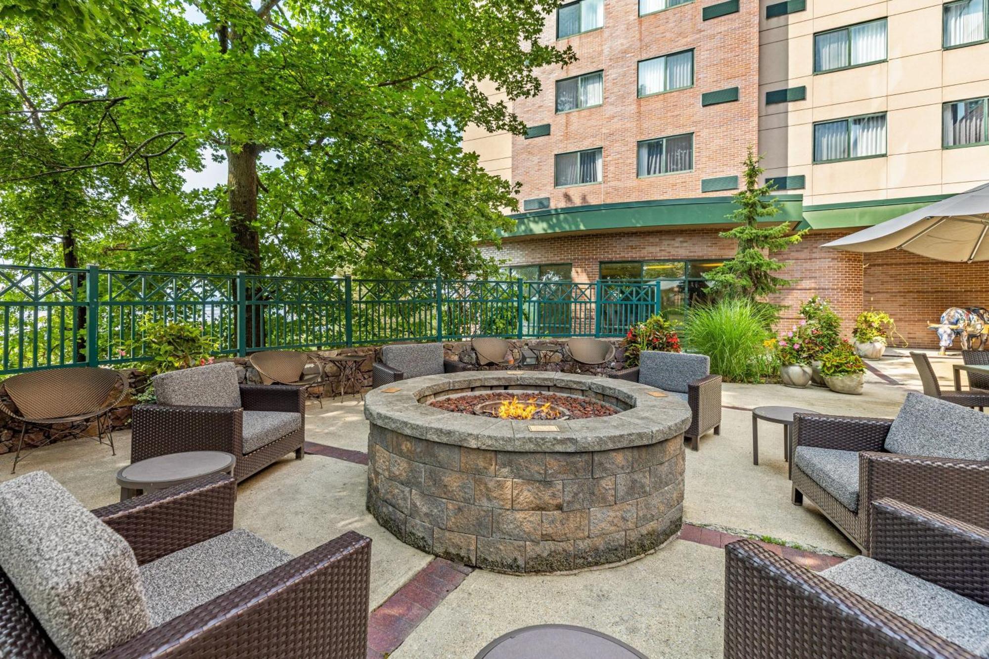 Hotel Courtyard By Marriott Boston Waltham Exterior foto