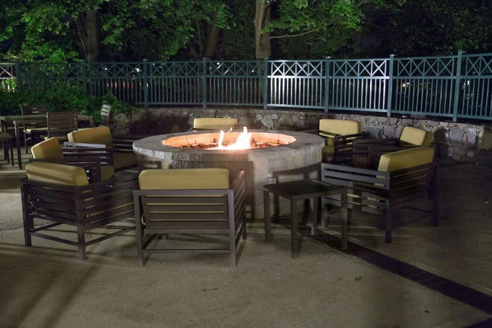 Hotel Courtyard By Marriott Boston Waltham Exterior foto